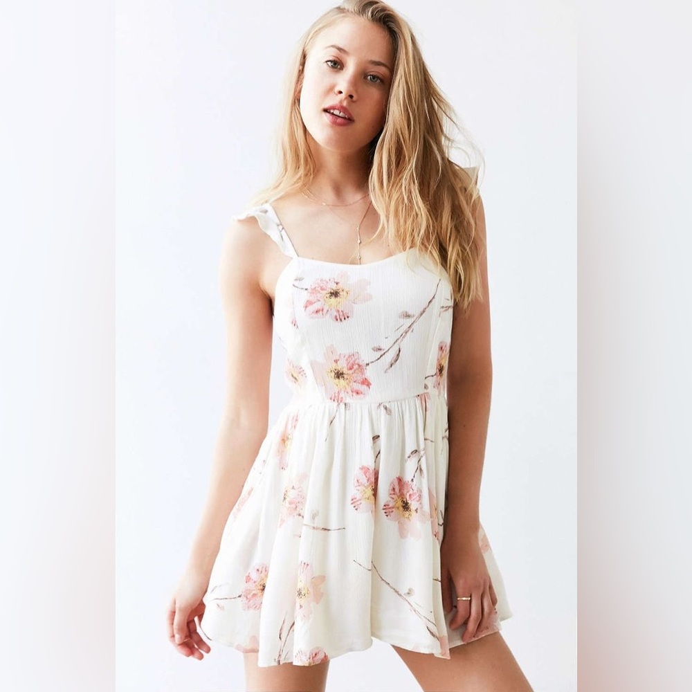 Kimchi Blue Petunia Gauze Flutter Sleeve Romper WITH POCKETS